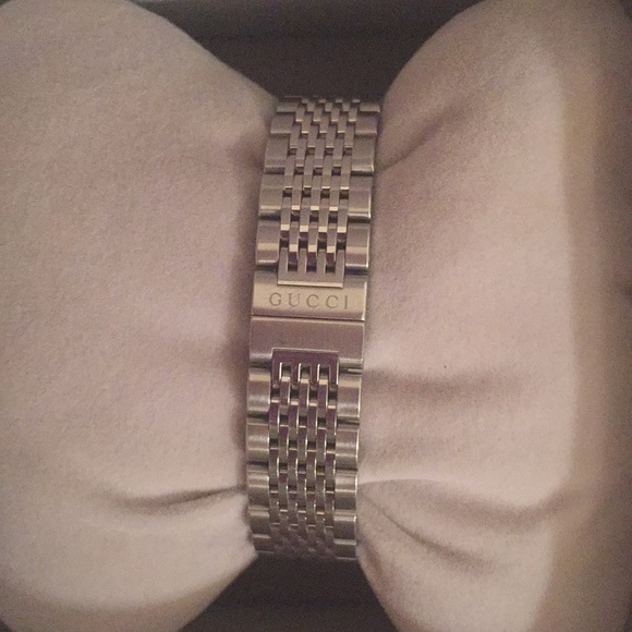 Gucci mother of pearl watch. - Picture 2 of 5